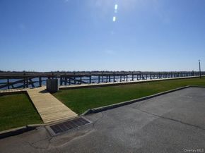 1 Anchorage Way 1401, Freeport NY 11520
