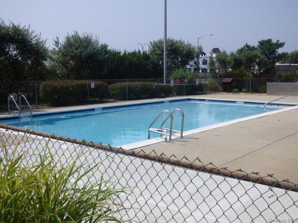 1 Anchorage Way 1401, Freeport NY 11520