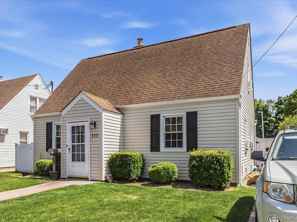 111 Birch Lane, Valley Stream NY 11581