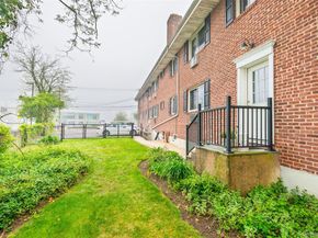 200 Merrick Road F, Amityville NY 11701
