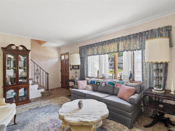 52 Center Street, Ronkonkoma NY 11779