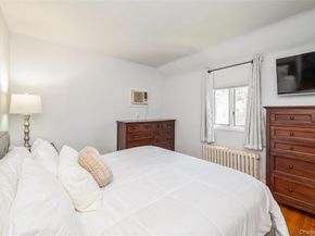 24 Commonwealth Street, Franklin Square NY 11010