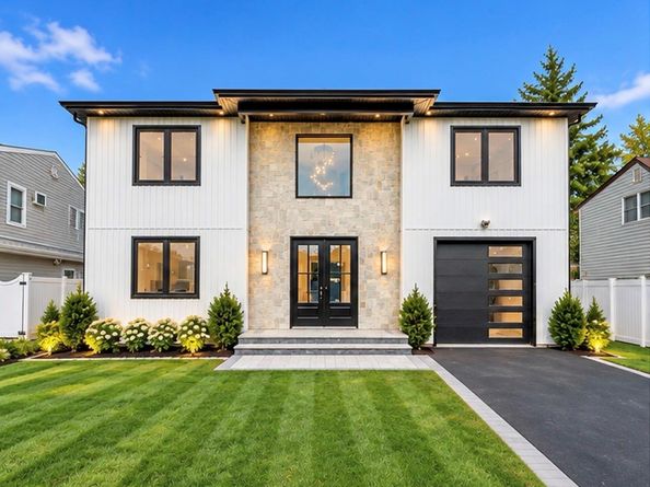 93 Stone, Levittown NY 11756