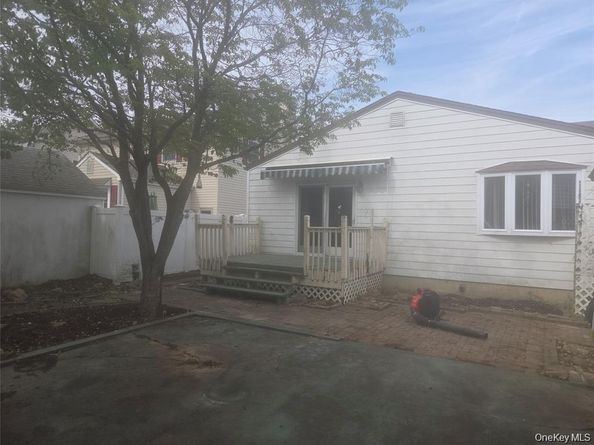 218 Park Avenue, Hicksville NY 11801