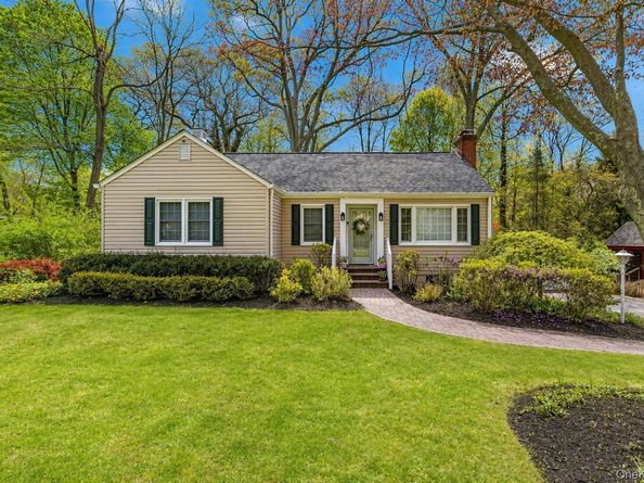 6 Huyler Road, Setauket NY 11733