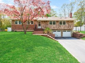 42 Sunflower Drive, Hauppauge NY 11788