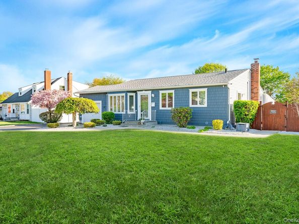 18 Byron Road, Commack NY 11725