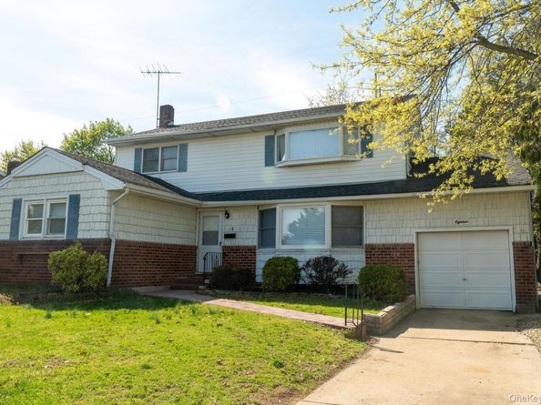 18 Edna Drive, Syosset NY 11791
