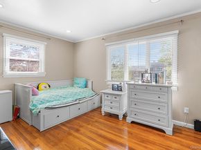 40 Garnet Lane, Plainview NY 11803