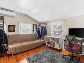 40 Garnet Lane, Plainview NY 11803