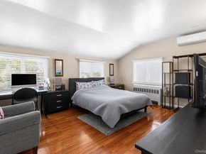 40 Garnet Lane, Plainview NY 11803