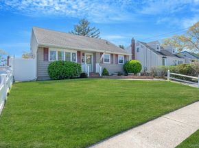 477 N Indiana Avenue, Lindenhurst NY 11757