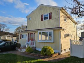 49 Volta Street, Copiague NY 11726