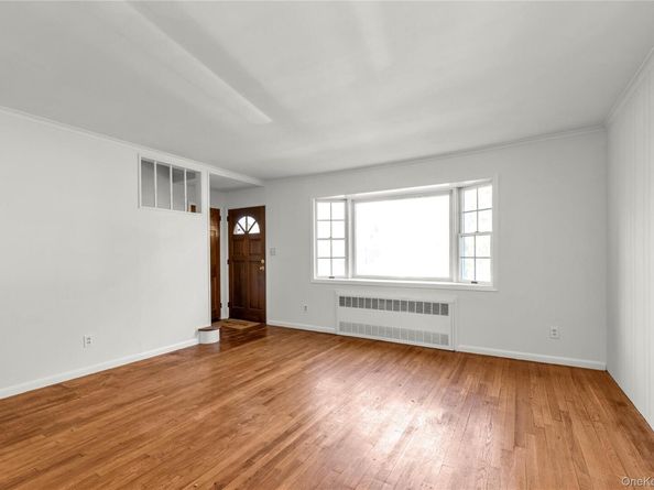 65 Grant Avenue, Albertson NY 11507