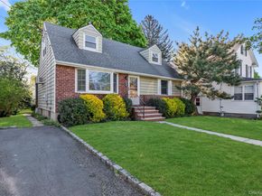 65 Grant Avenue, Albertson NY 11507