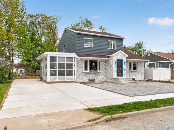 1524 Bowe Road, Valley Stream NY 11580