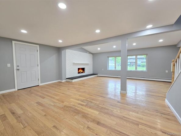 40 Aster Avenue, Holtsville NY 11742