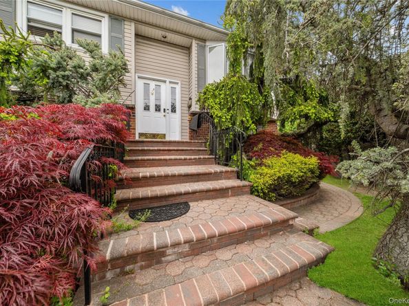 2501 Rose Place, Westbury NY 11590