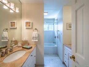 1 Lynns Way, New Rochelle NY 10805