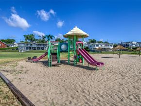 1 Lynns Way, New Rochelle NY 10805