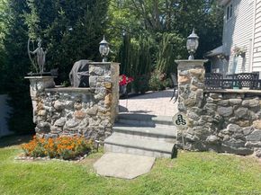 1 Lynns Way, New Rochelle NY 10805