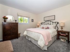 1 Lynns Way, New Rochelle NY 10805