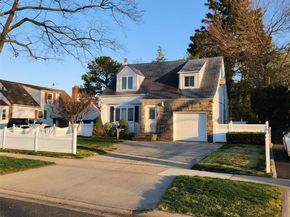 142 Morris Parkway, Valley Stream NY 11580