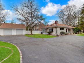 276 Woodlawn Avenue, Saint James NY 11780