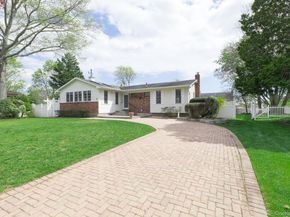 10 Fortune Court, Commack NY 11725