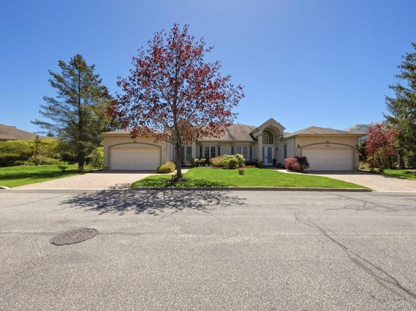 381 Altessa Boulevard, Melville NY 11747