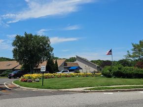 109 Pointe Circle S 109, Coram NY 11727