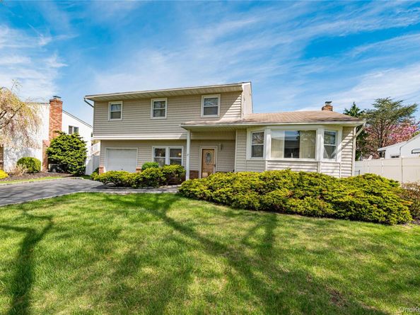 17 Wentworth Drive, Dix Hills NY 11746