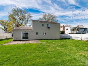 17 Wentworth Drive, Dix Hills NY 11746