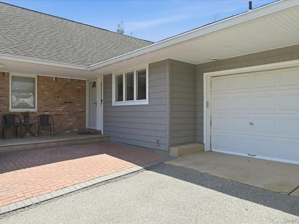 31 Chelsea Drive, Syosset NY 11791