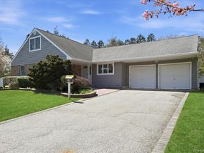 31 Chelsea Drive, Syosset NY 11791