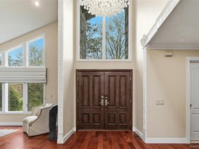 18 Aldgate Drive W, Manhasset NY 11030