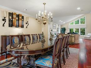 18 Aldgate Drive W, Manhasset NY 11030