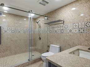 18 Aldgate Drive W, Manhasset NY 11030