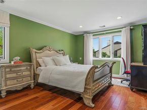 18 Aldgate Drive W, Manhasset NY 11030