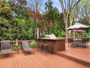 18 Aldgate Drive W, Manhasset NY 11030