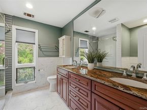 18 Aldgate Drive W, Manhasset NY 11030