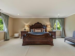 18 Aldgate Drive W, Manhasset NY 11030