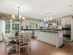 18 Aldgate Drive W, Manhasset NY 11030