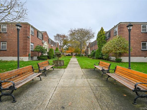 69-25 215th A, Bayside NY 11364