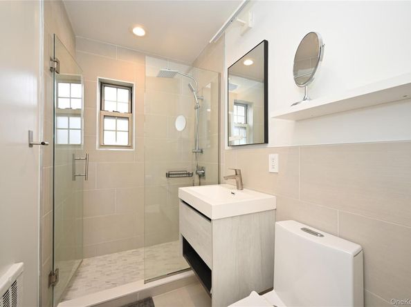 69-25 215th A, Bayside NY 11364