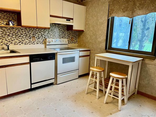 46 Blue Point Road E, Holtsville NY 11742