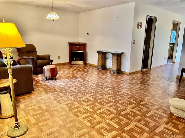 46 Blue Point Road E, Holtsville NY 11742