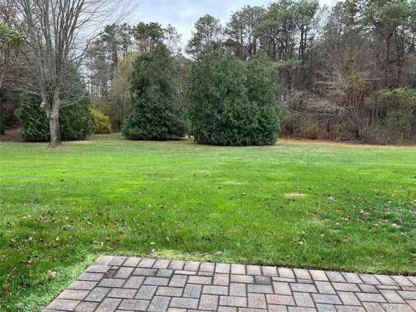 46 Blue Point Road E, Holtsville NY 11742