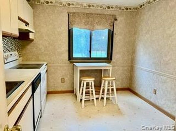 46 Blue Point Road E, Holtsville NY 11742