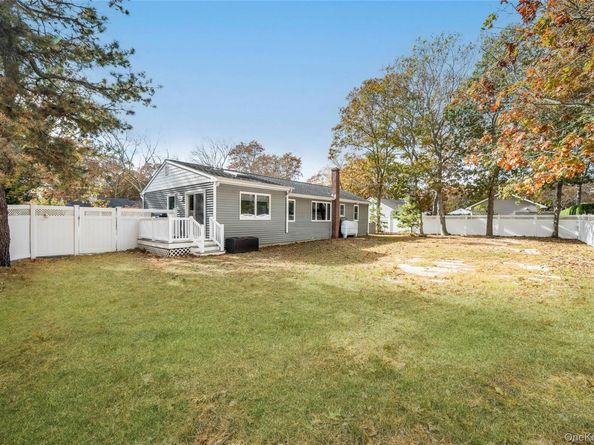 21 Woodridge Road, Hampton Bays NY 11946